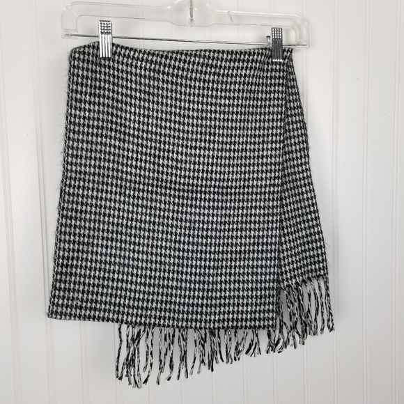 Cabela's Scarf Houndstooth Black White Twisted Fringe Soft Feel 12x60 - Picture 6 of 8